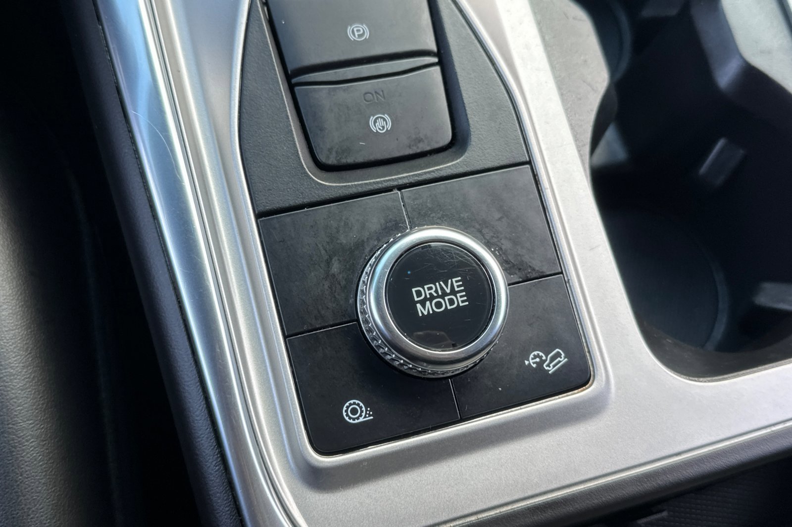 Used 2022 Ford Explorer XLT w/ Equipment Group 202A image 28