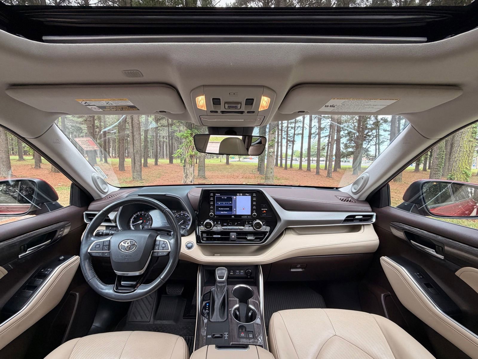 Used 2022 Toyota Highlander Limited FWD image 2