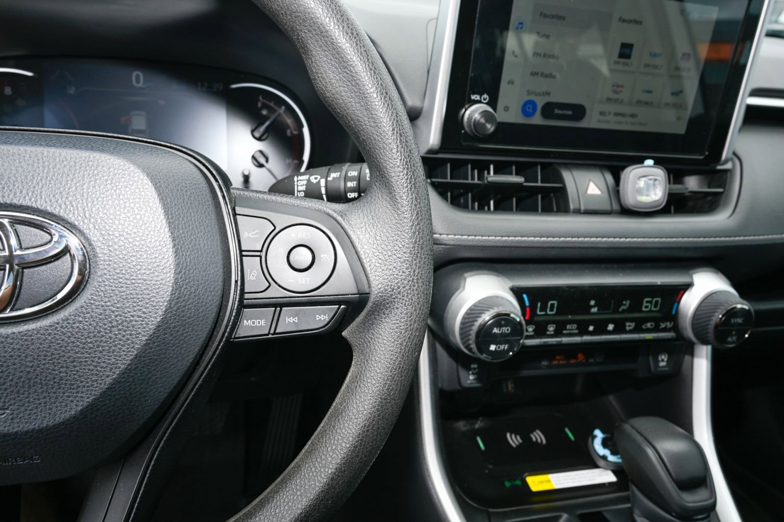 Used 2024 Toyota RAV4 XLE w/ Convenience Package image 28