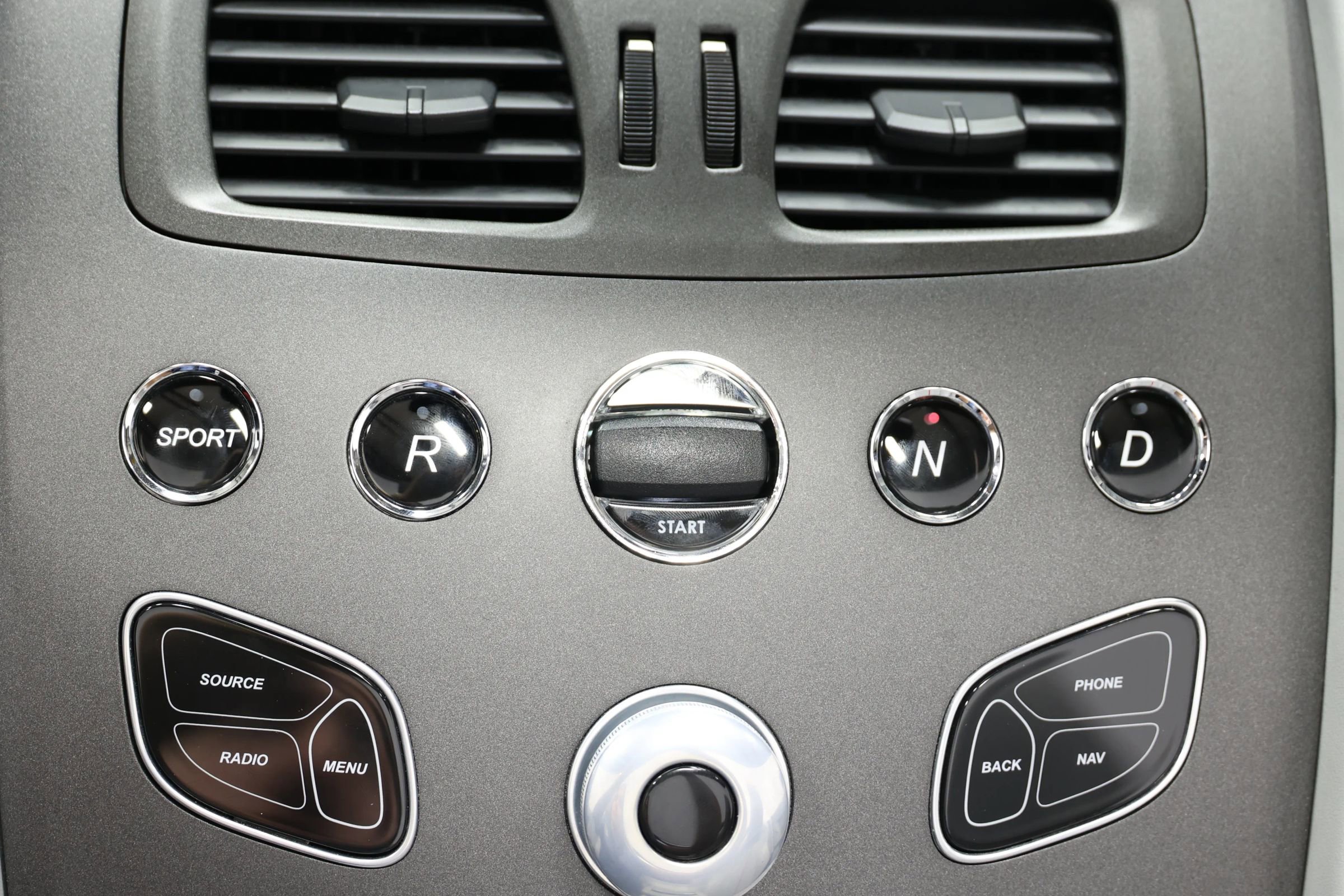 Used 2016 Aston Martin V8 Vantage GT RWD image 39