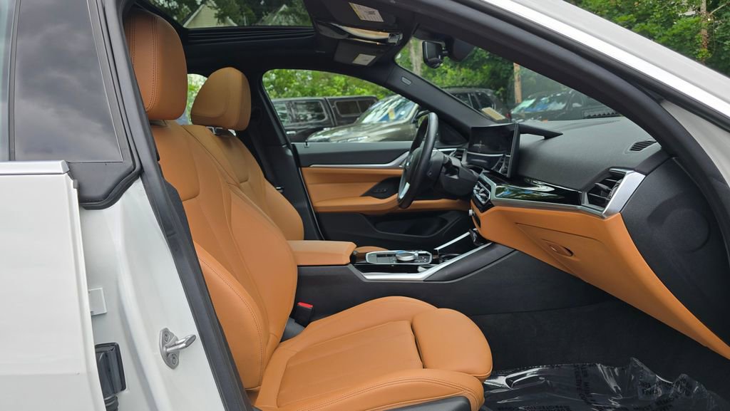 Used 2023 BMW i4 eDrive40 w/ Premium Package RWD image 11