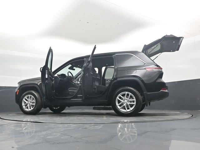 New 2026 Jeep Grand Cherokee Laredo w/ MOPAR Finishing Package AWD/4WD image 53