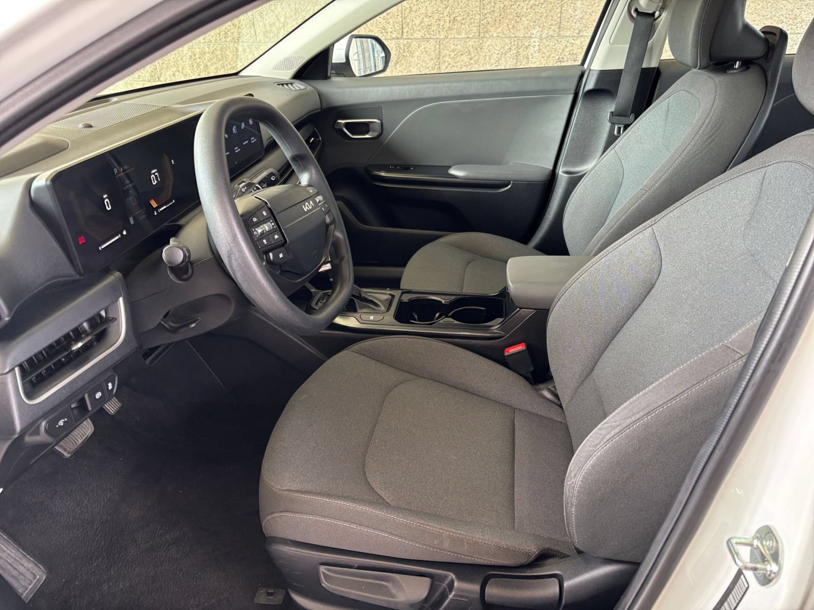 Used 2025 Kia K4 FWD image 26