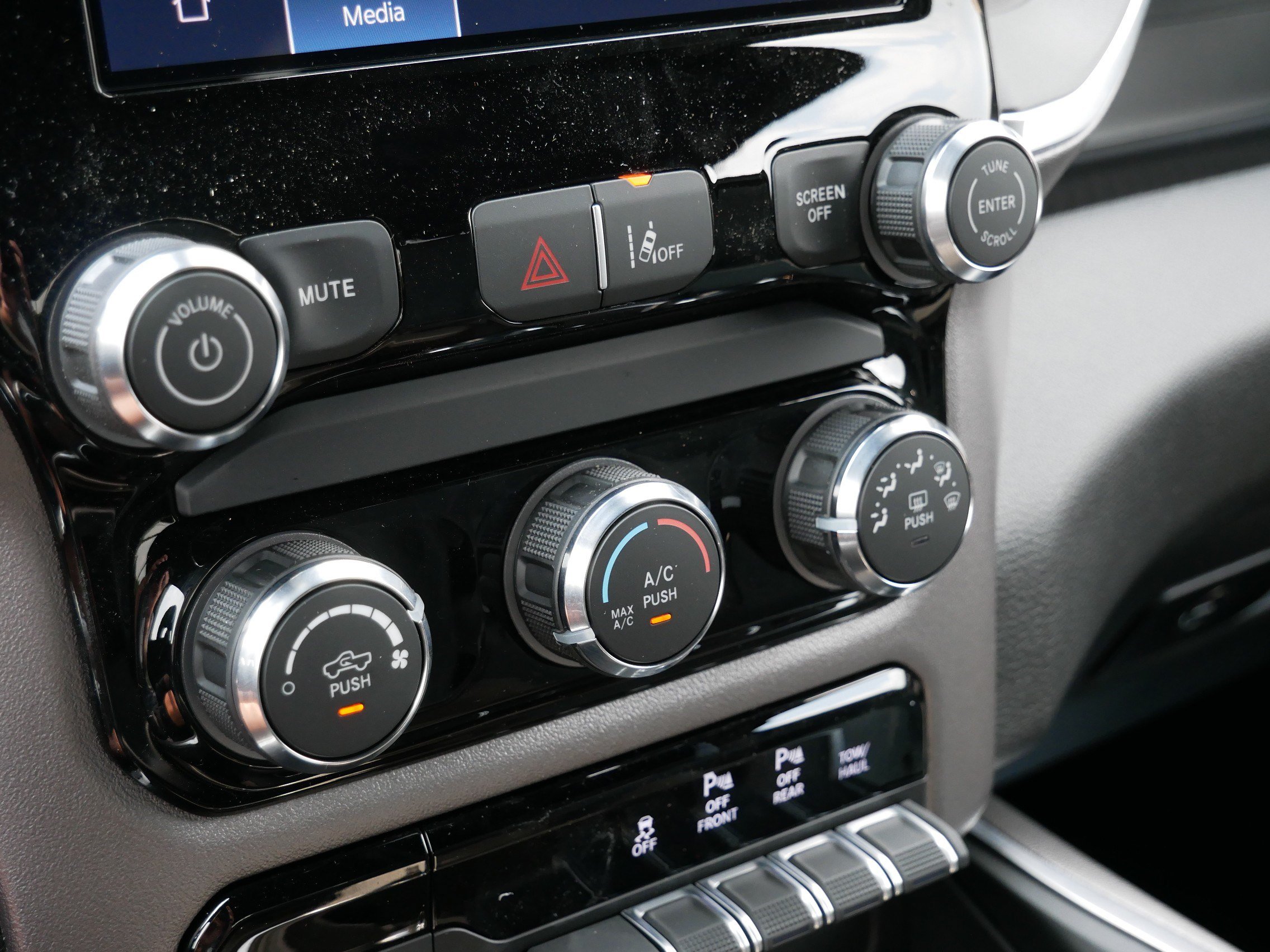 New 2026 RAM 1500 Express AWD/4WD image 15