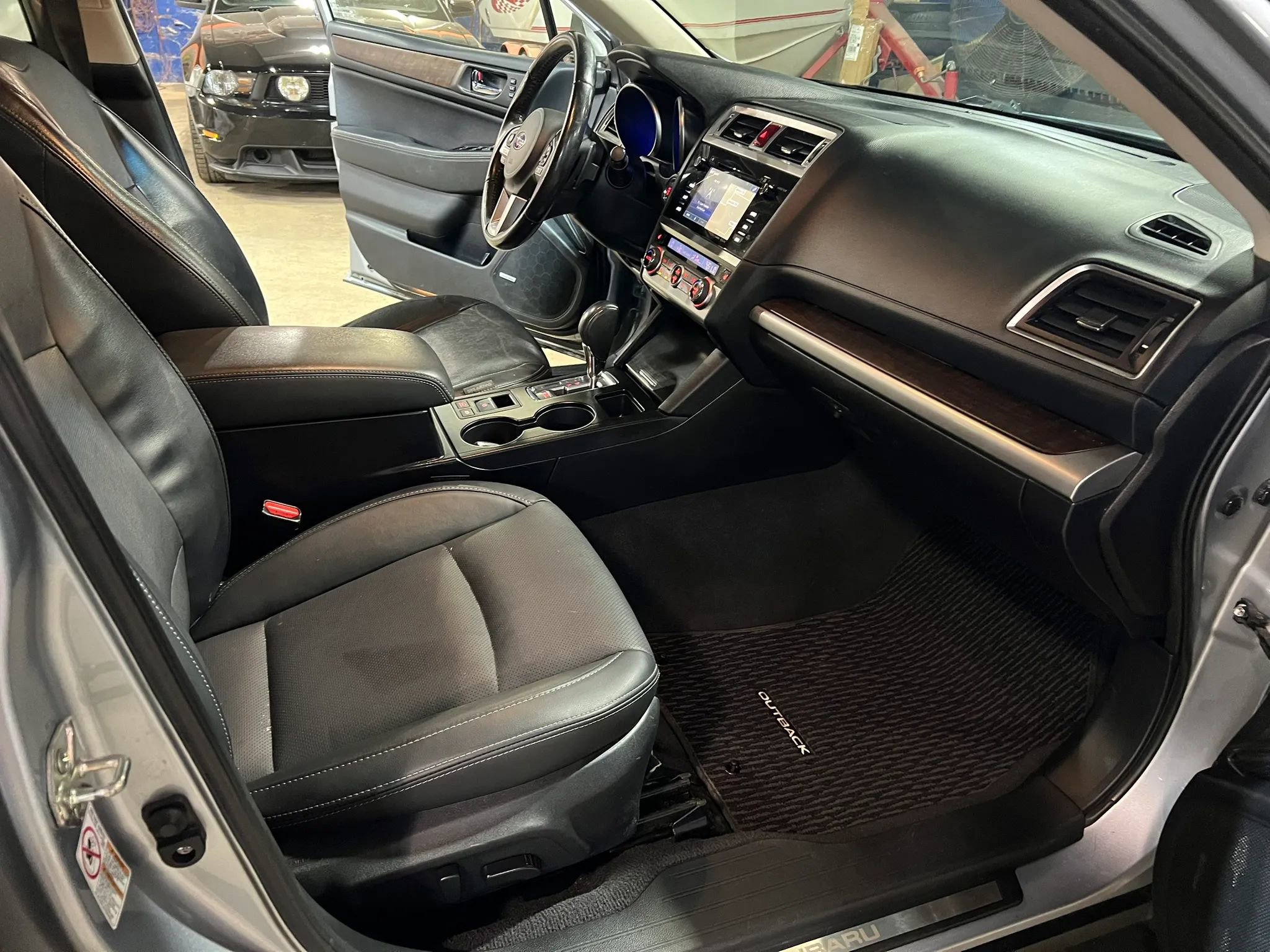 Used 2017 Subaru Outback 2.5i Limited AWD/4WD image 16