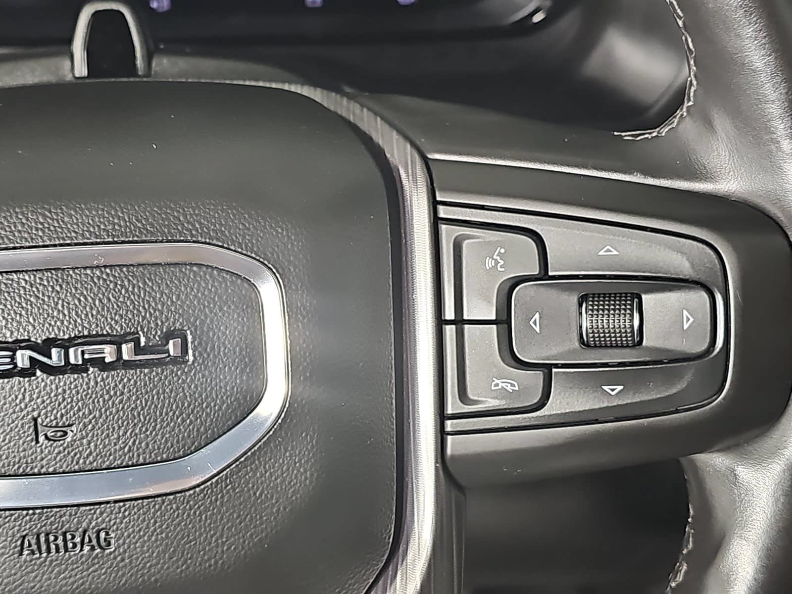Used 2023 GMC Yukon XL Denali Ultimate AWD/4WD image 15