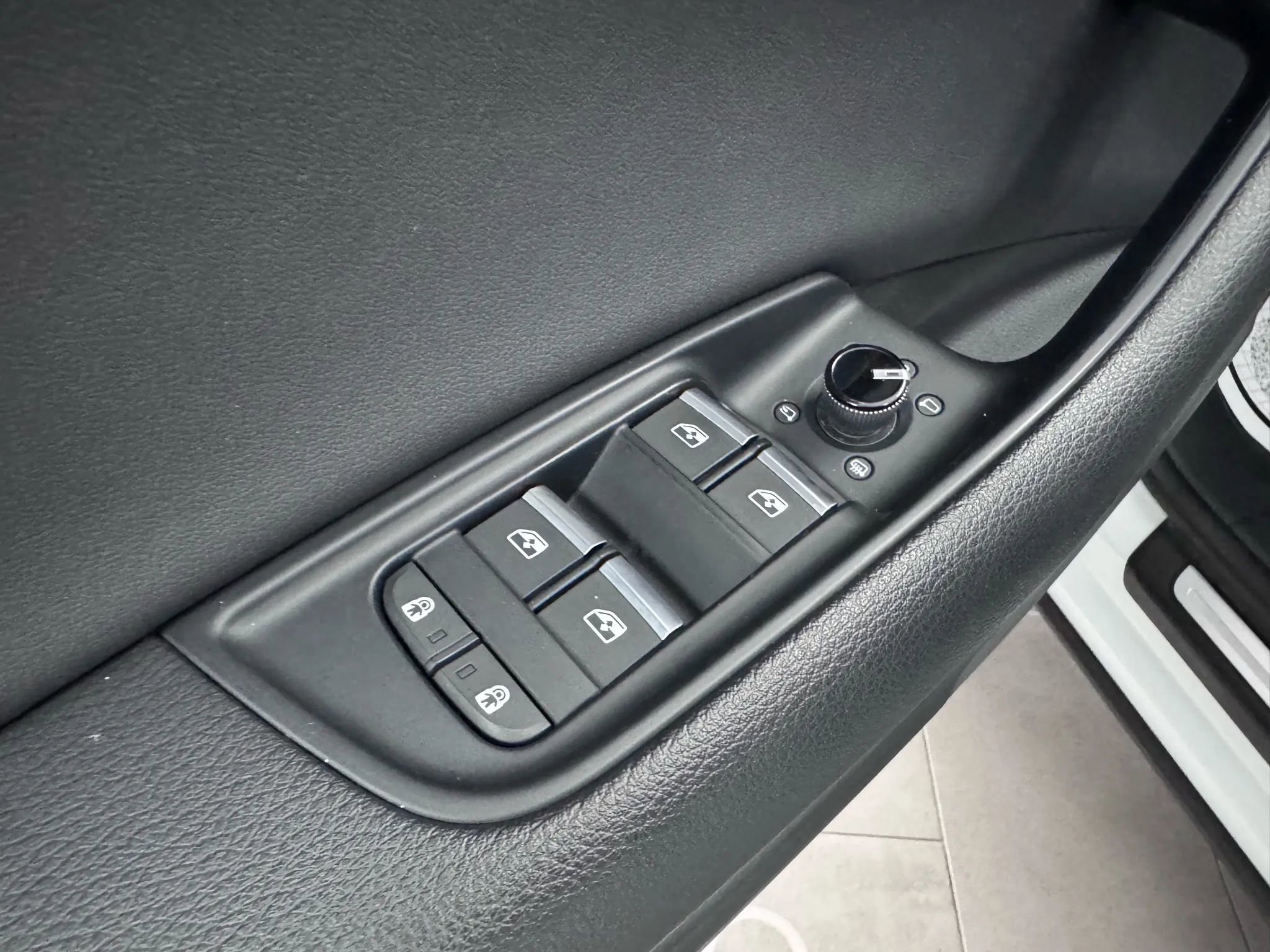 Used 2019 Audi Q8 Premium w/ Convenience Package image 21