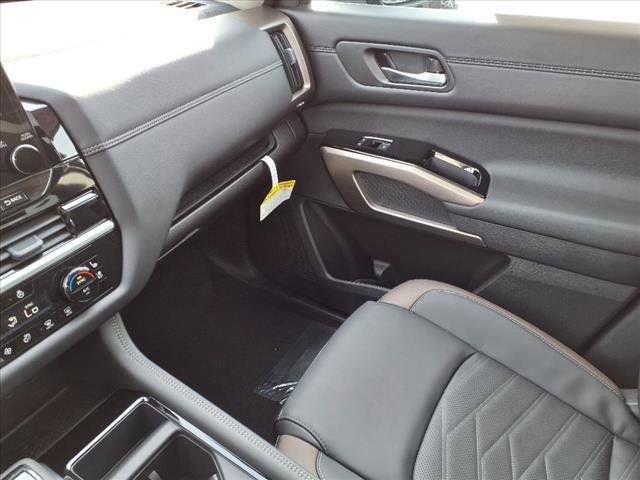 New 2025 Nissan Pathfinder Platinum w/ Cargo Package image 24