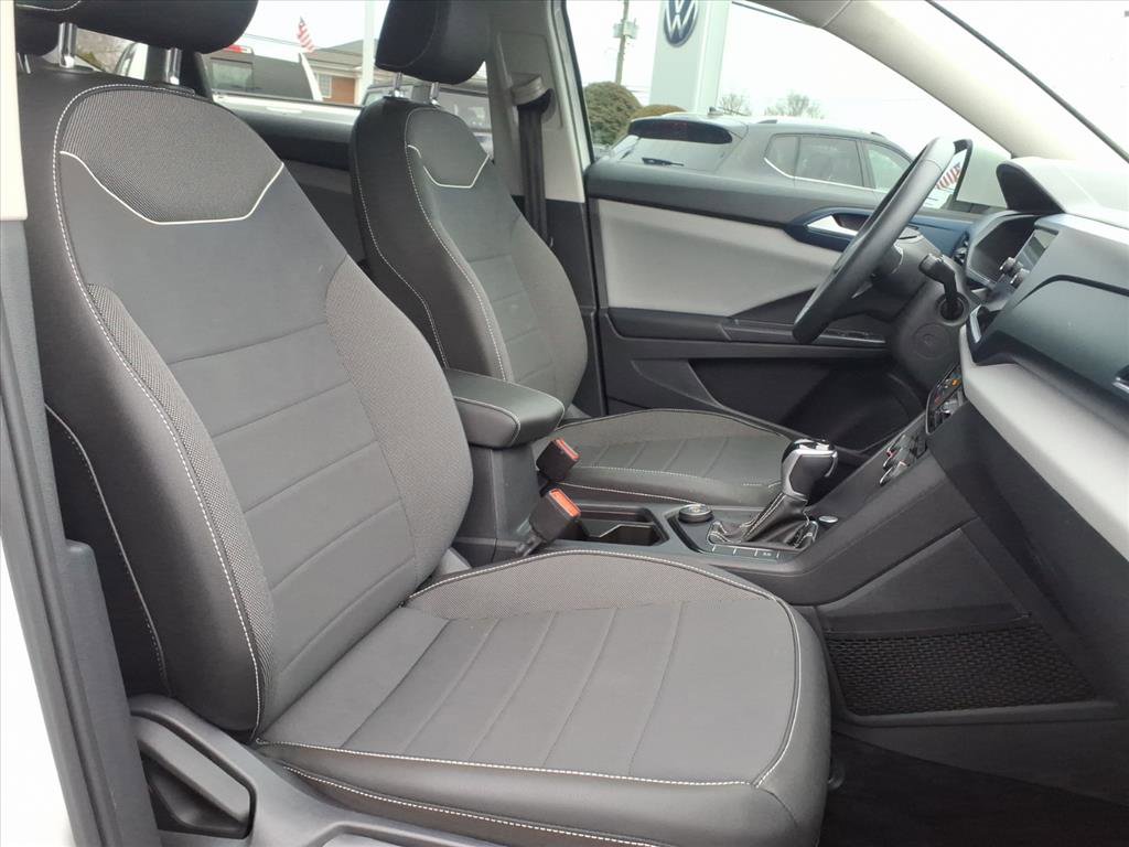 Certified 2023 Volkswagen Taos SE w/ Panoramic Sunroof Package image 8