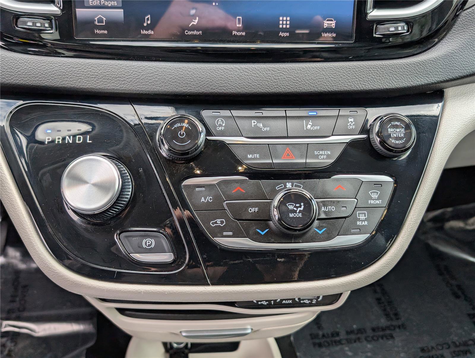 Used 2024 Chrysler Pacifica Touring-L image 26