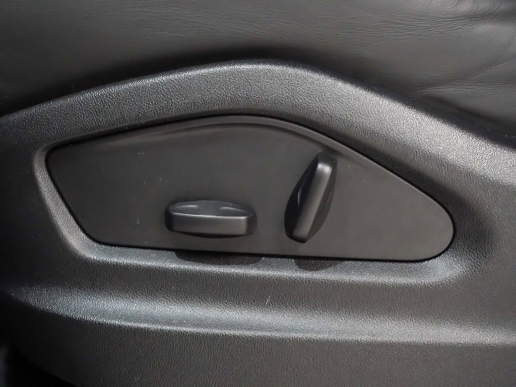 Used 2025 Porsche Cayenne E-Hybrid w/ Premium Package image 24