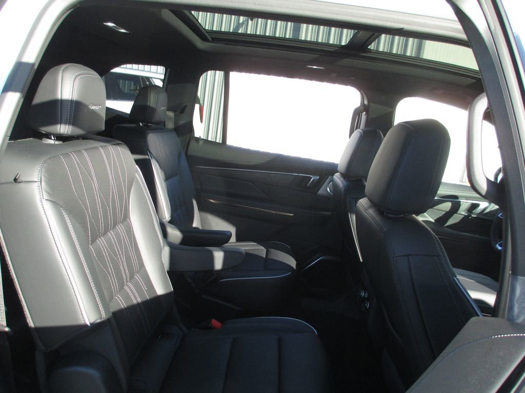 Used 2026 Buick Enclave Avenir w/ Super Cruise Package image 23