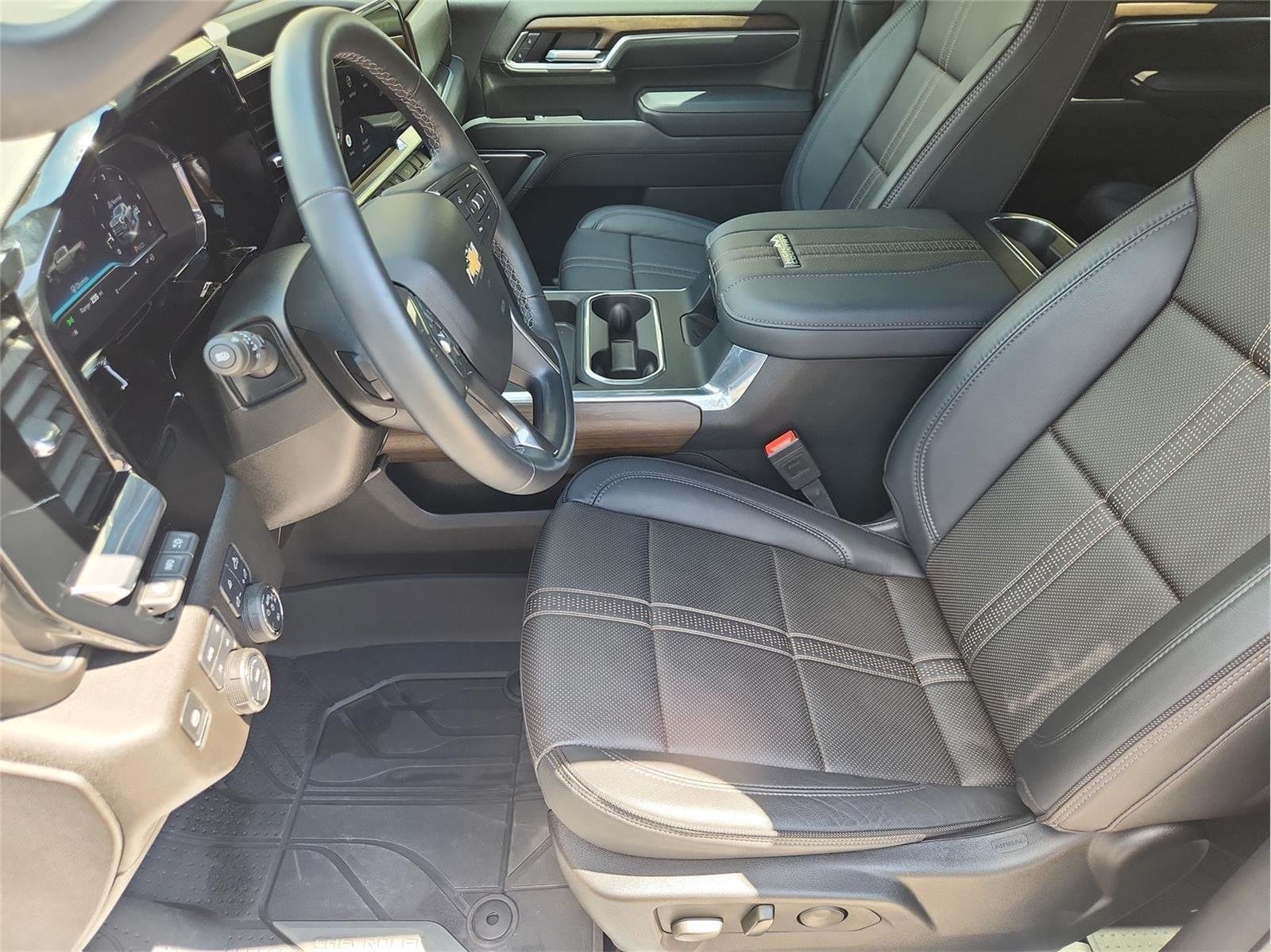 Used 2025 Chevrolet Silverado 2500 High Country w/ Technology Package AWD/4WD image 19