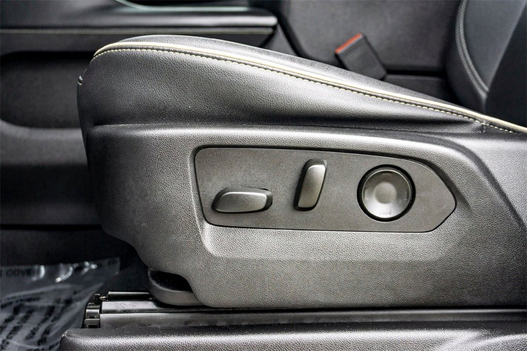 Used 2023 Chevrolet Suburban Premier image 12