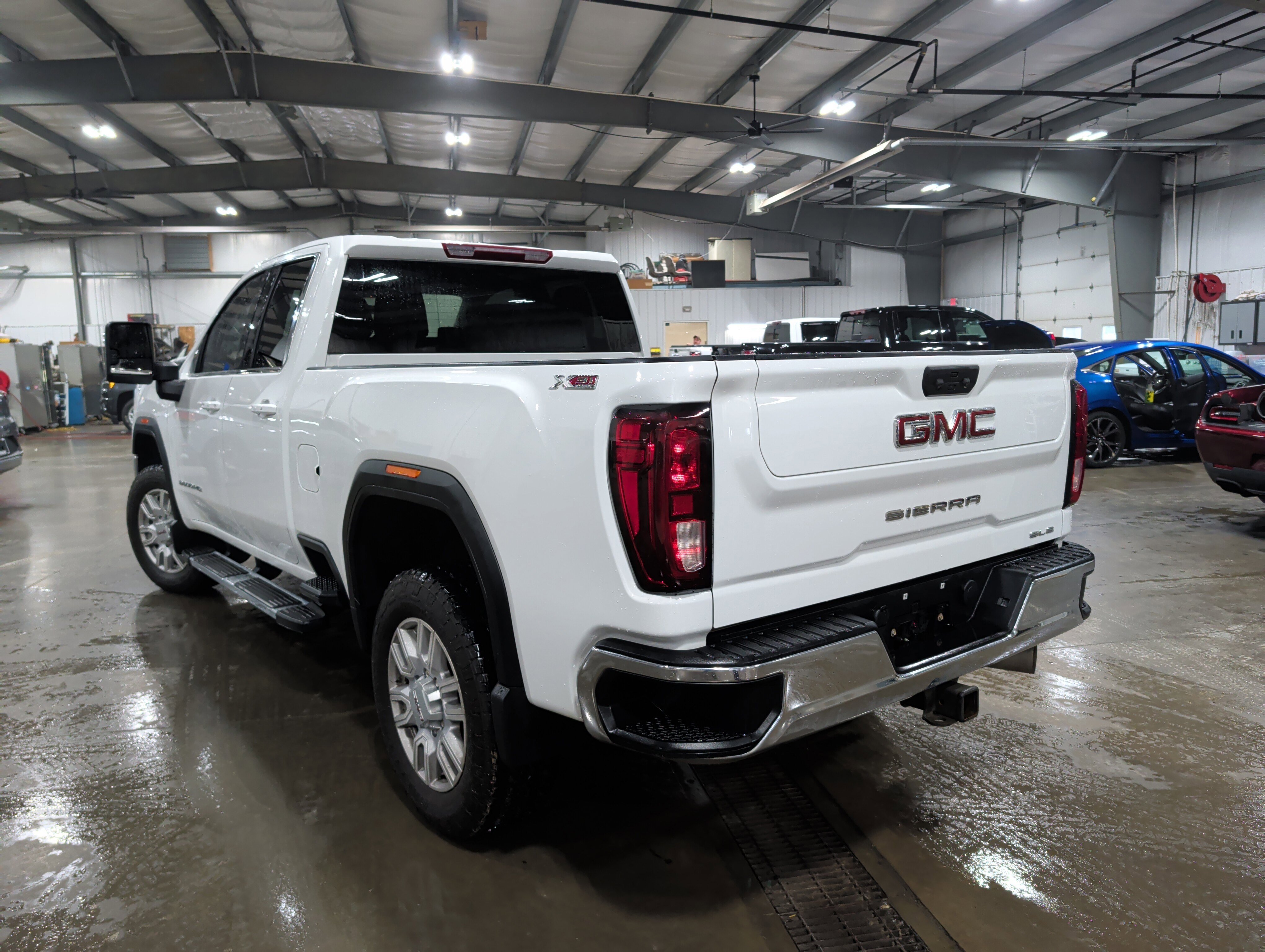 Used 2023 GMC Sierra 2500 SLE w/ SLE Value Package; image 4