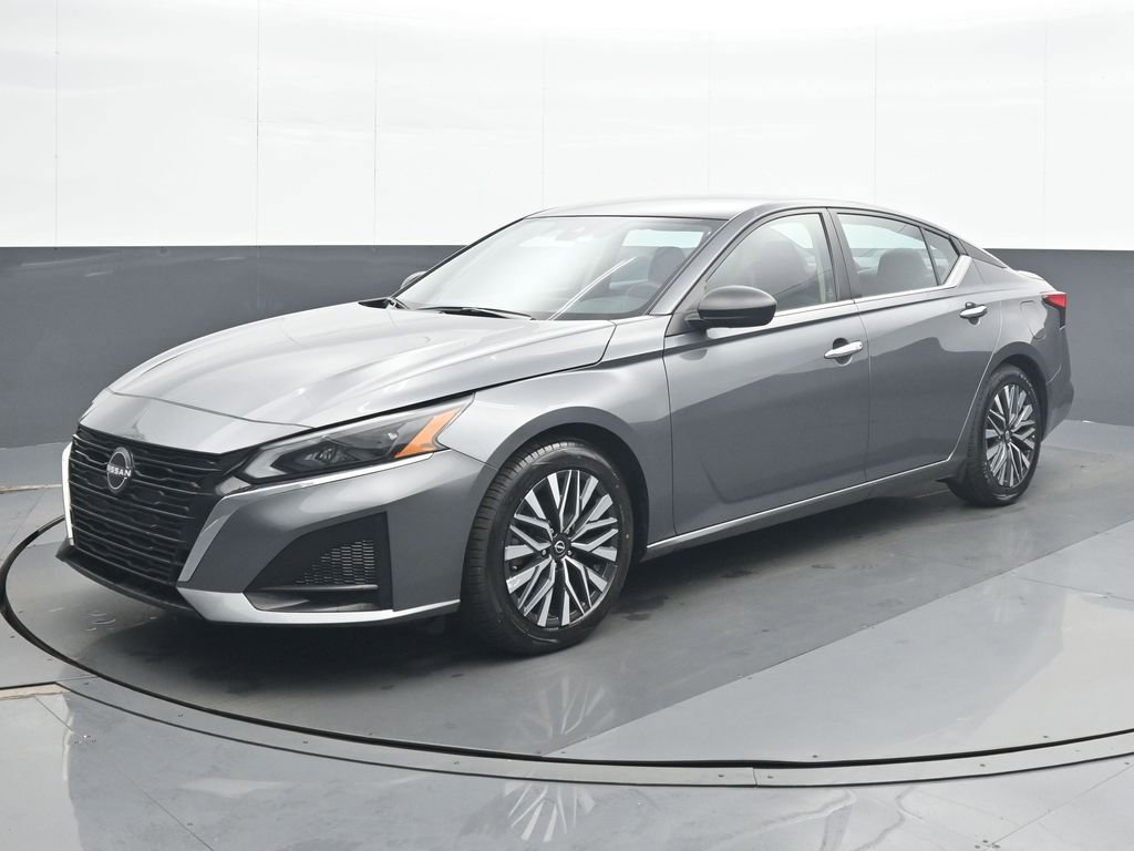 Used 2024 Nissan Altima 2.5 SV image 2