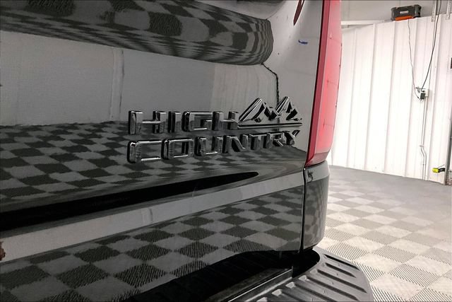 Used 2026 Chevrolet Silverado 1500 High Country w/ Midnight Edition AWD/4WD image 9