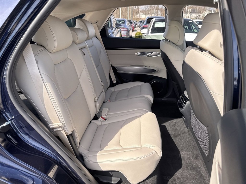 Used 2026 Genesis GV70 2.5T Select image 29