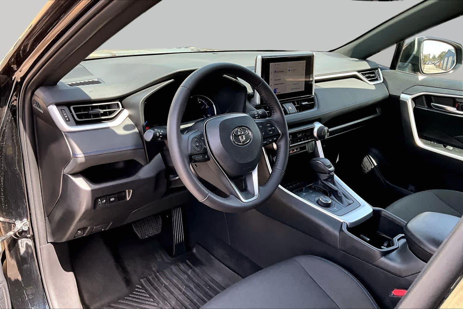 Used 2024 Toyota RAV4 SE AWD/4WD image 18
