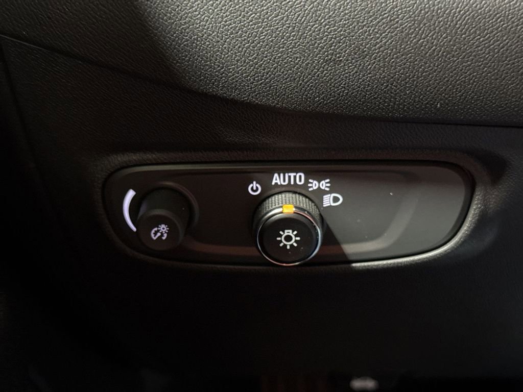 Used 2023 Chevrolet Equinox RS image 17