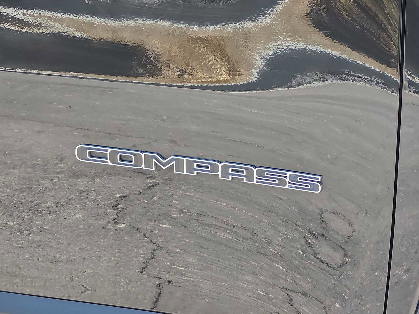 Used 2024 Jeep Compass Latitude image 11