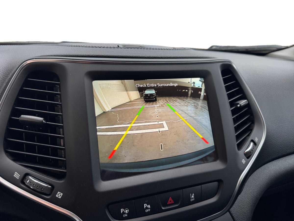 Used 2023 Jeep Cherokee Altitude Lux image 14