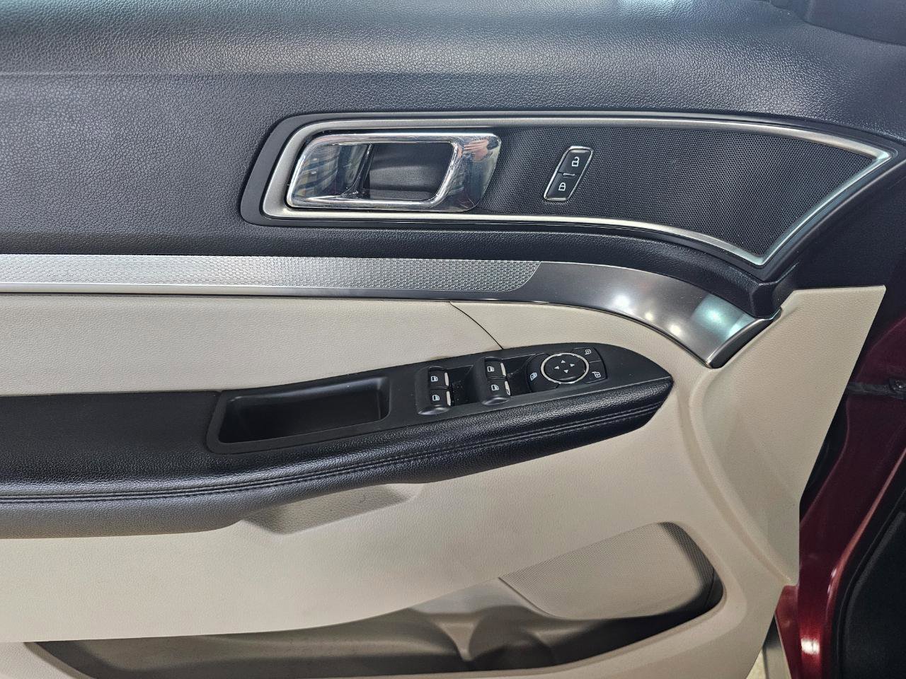 Used 2018 Ford Explorer XLT w/ Equipment Group 202A image 27