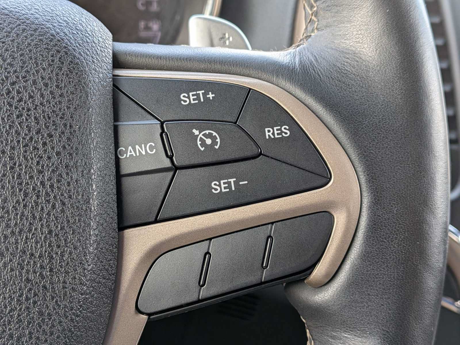 Used 2016 Jeep Grand Cherokee Limited AWD/4WD image 25