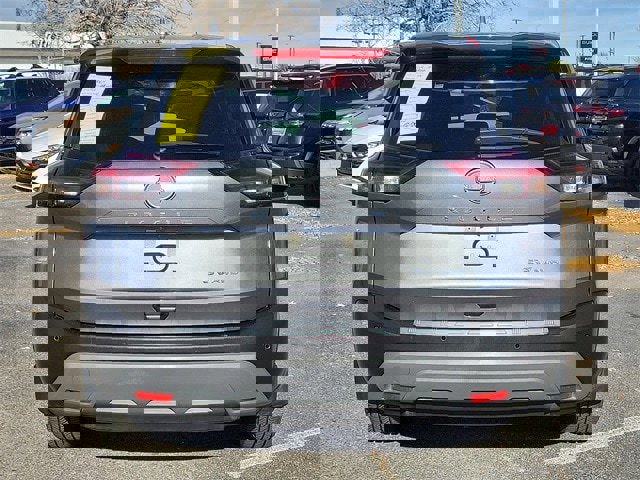 Used 2022 Nissan Rogue SV image 5