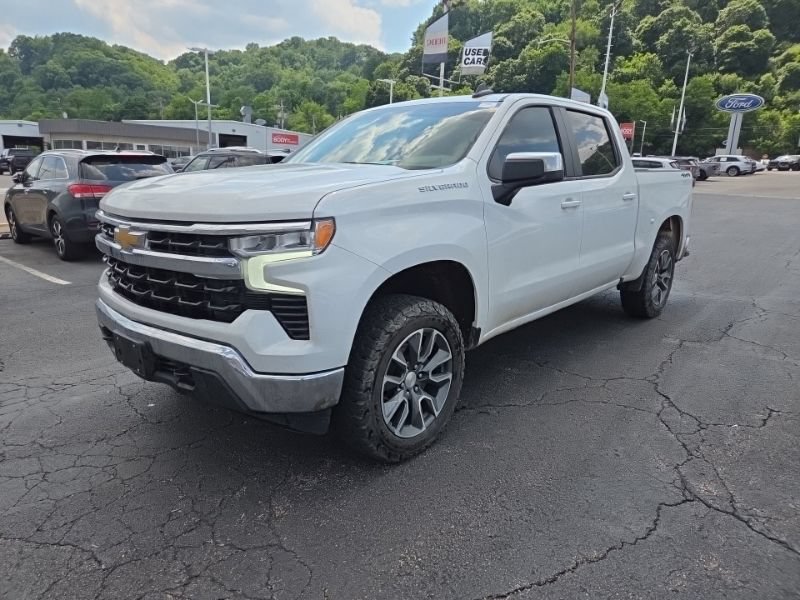 Used 2025 Chevrolet Silverado 1500 LT AWD/4WD image 3