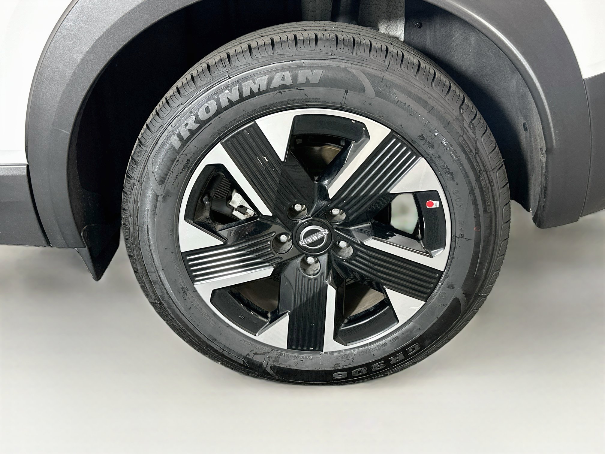 Used 2025 Nissan Kicks SV AWD/4WD image 11