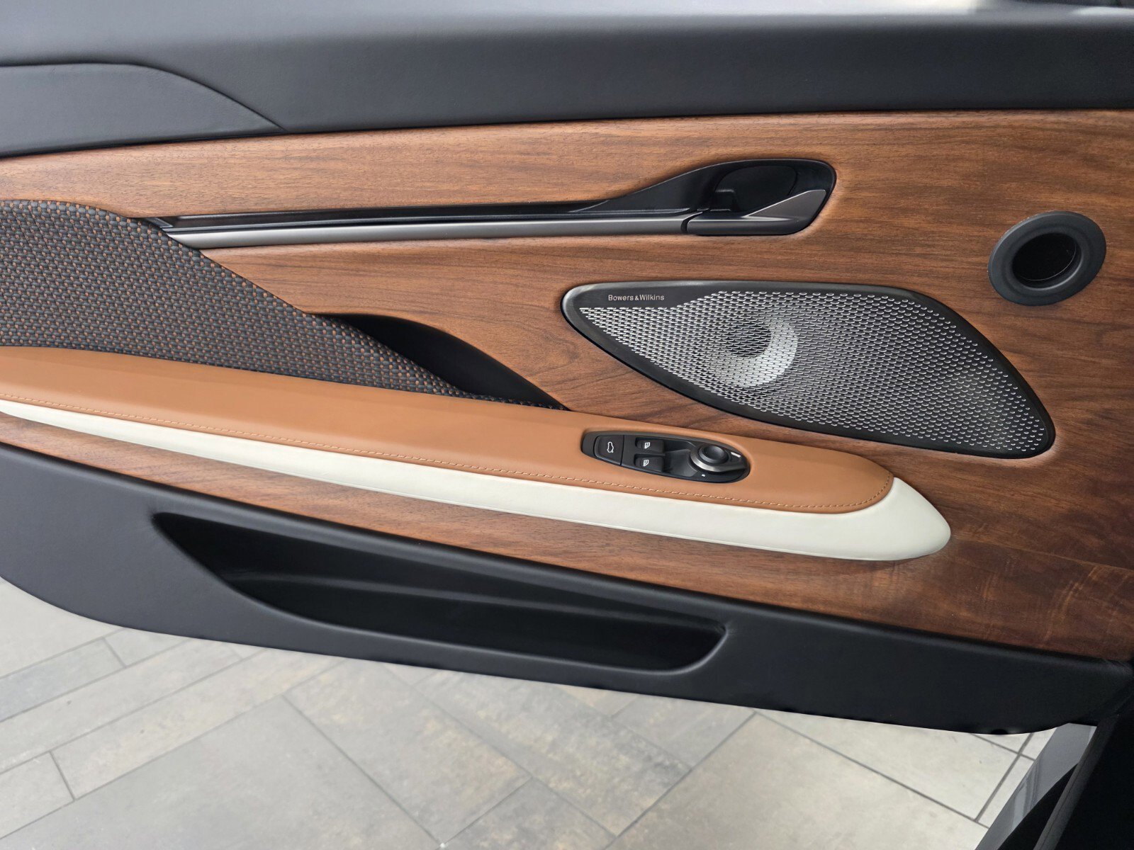 Used 2026 Aston Martin Vanquish Convertible image 15