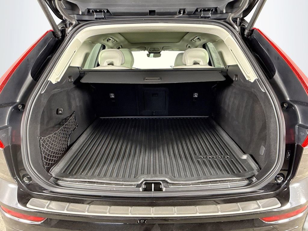 Used 2023 Volvo XC60 B5 Ultimate w/ Climate Package image 28