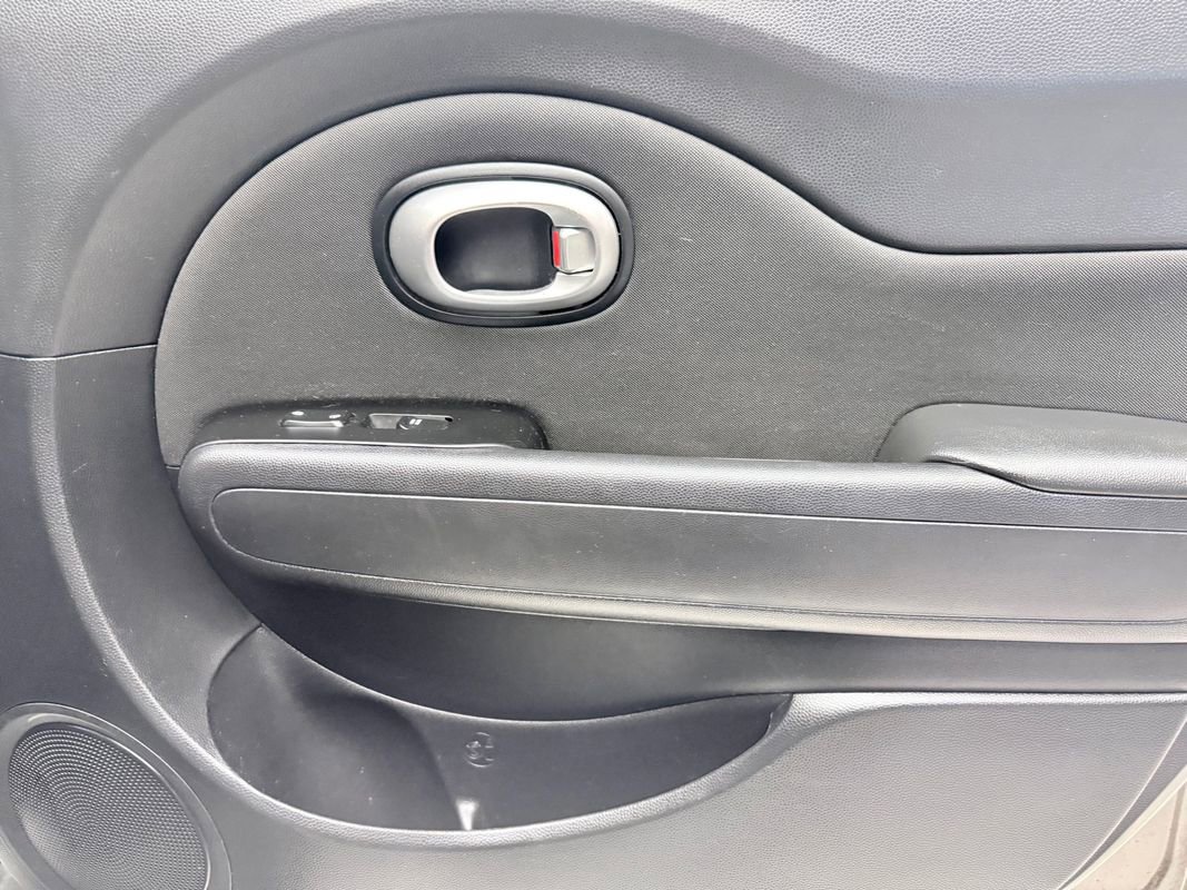 Used 2016 Kia Soul + image 16