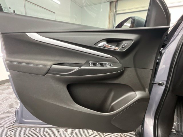 Used 2022 Chevrolet Bolt EUV LT w/ Comfort Package FWD image 9