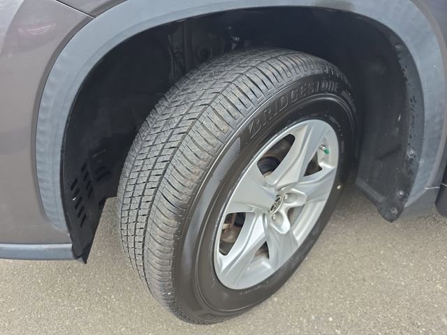 Used 2021 Toyota Highlander L image 45