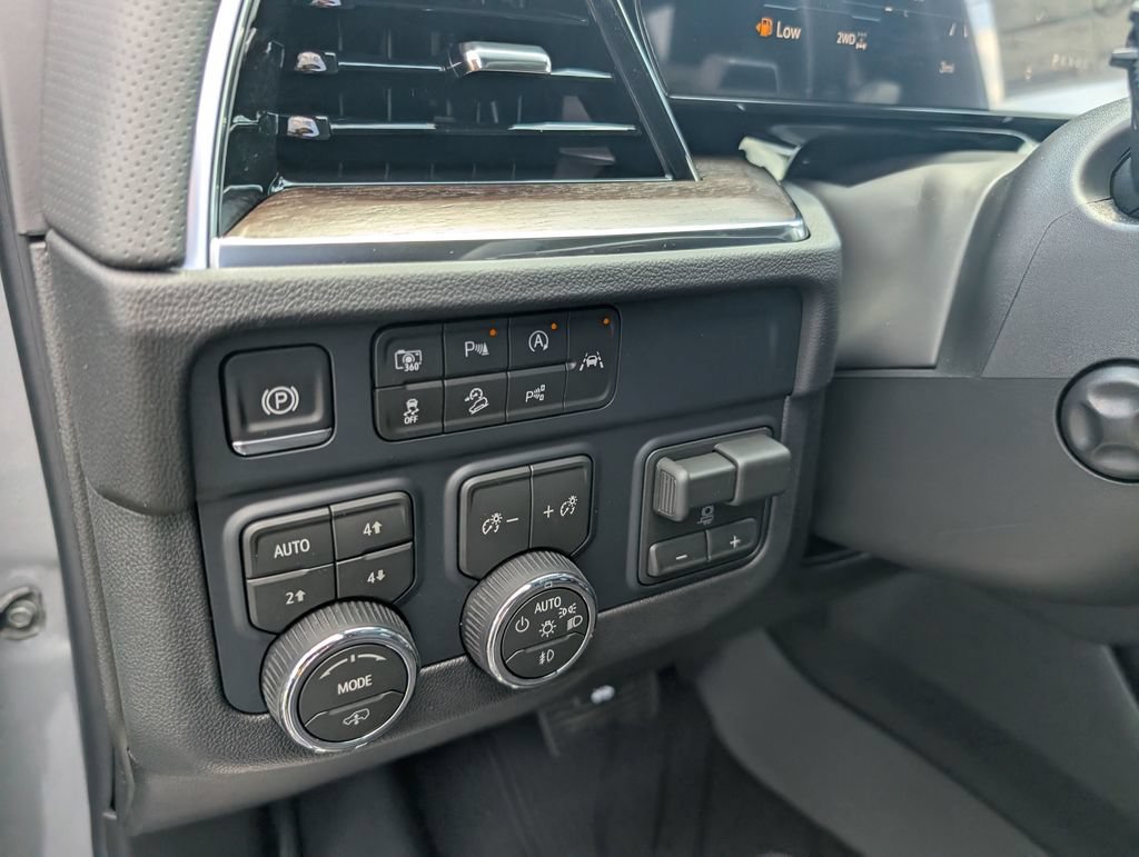 New 2026 Chevrolet Suburban High Country AWD/4WD image 17