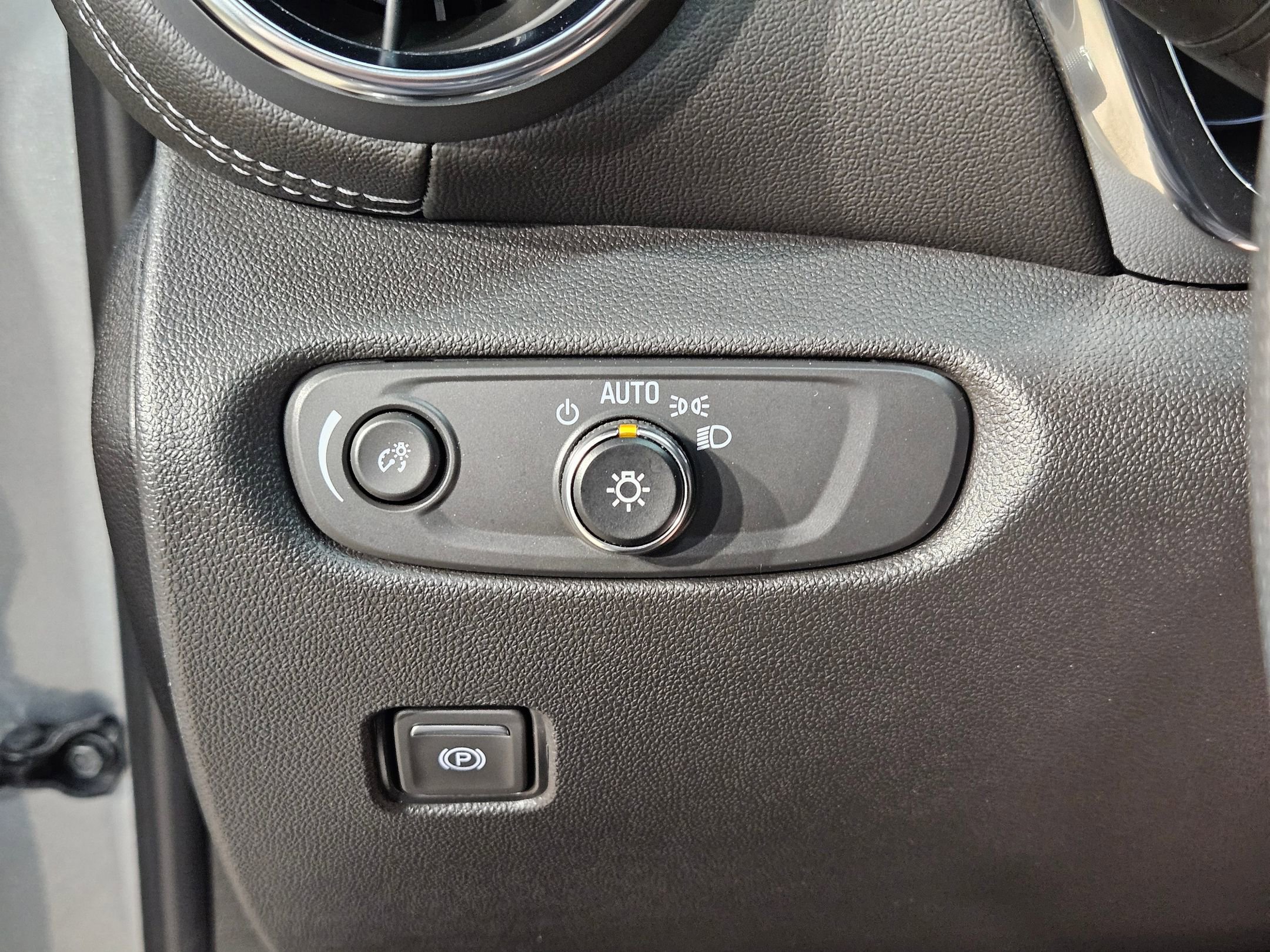 Used 2025 Chevrolet Blazer LT image 24