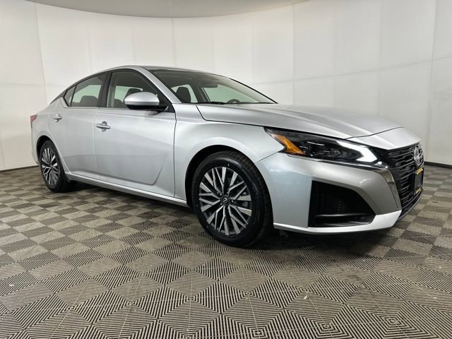 Used 2023 Nissan Altima 2.5 SV image 2