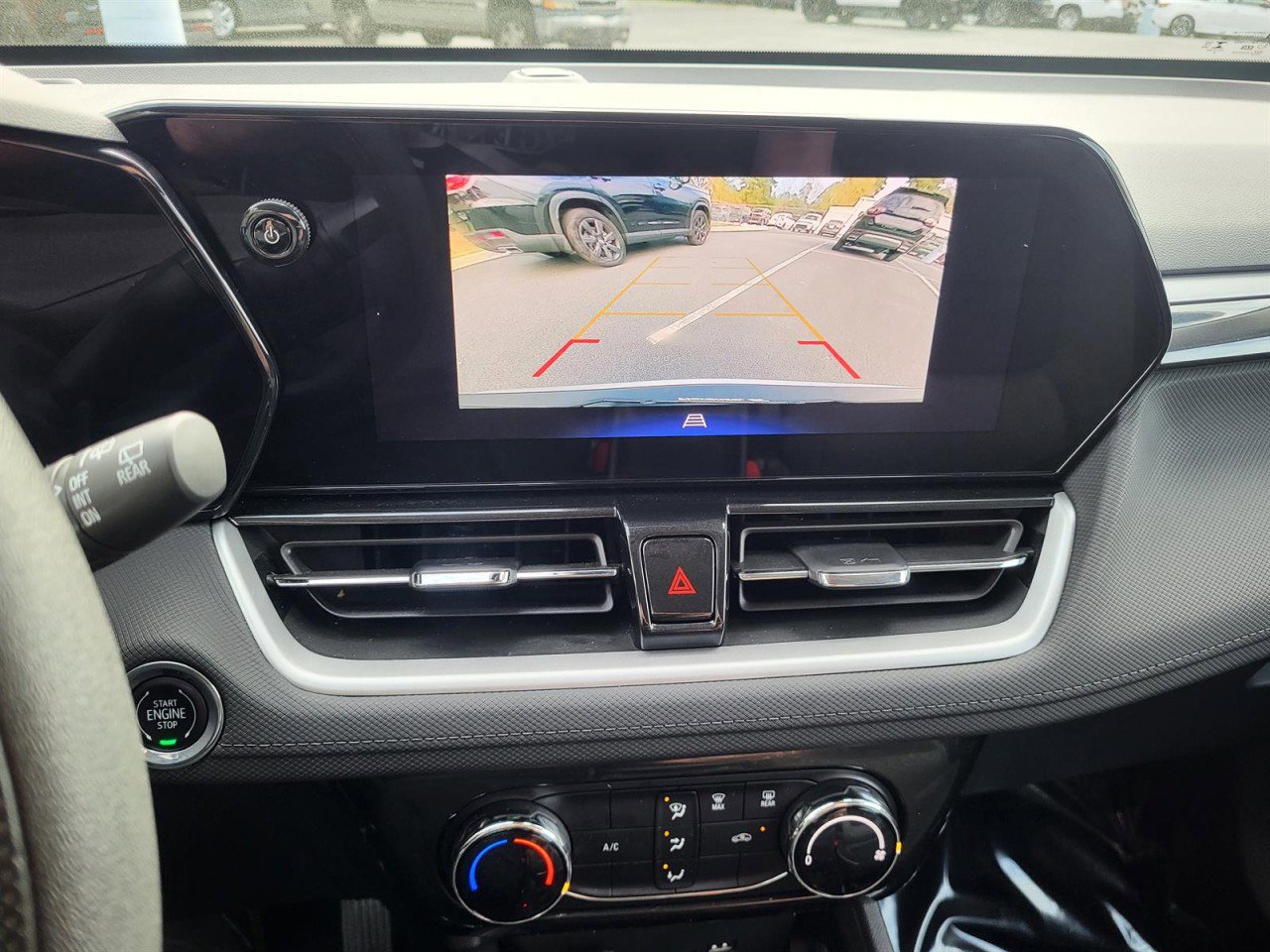 Used 2025 Chevrolet TrailBlazer LT AWD/4WD image 17