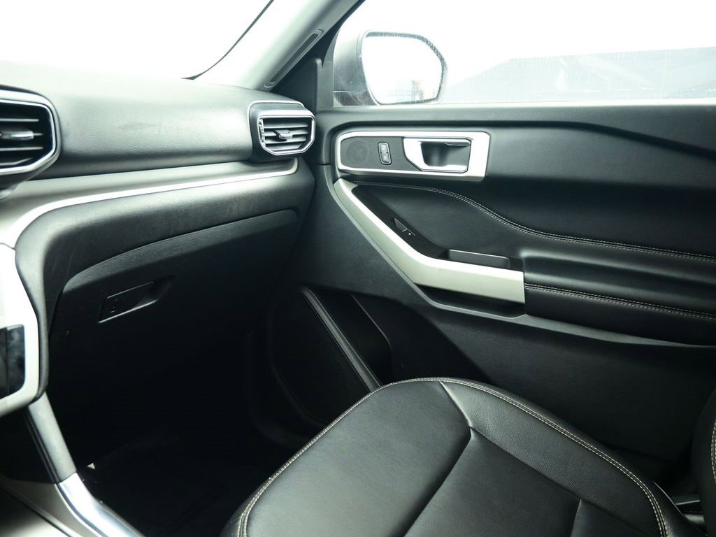 Used 2020 Ford Explorer XLT w/ Equipment Group 202A image 22