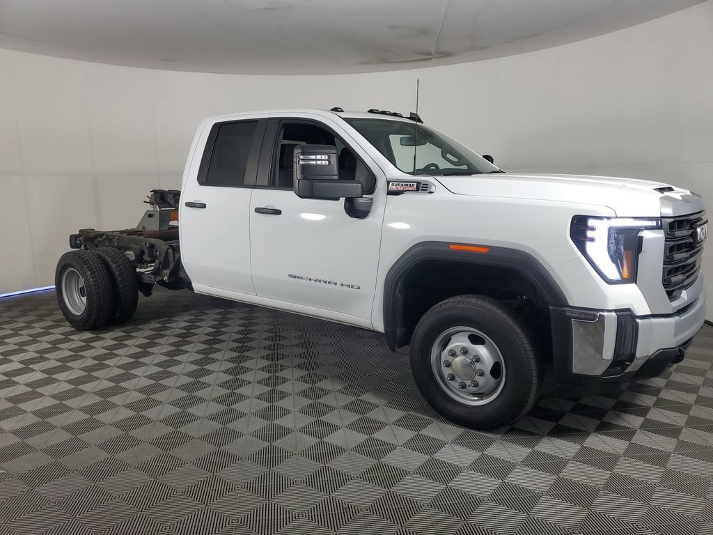 Used 2024 GMC Sierra 3500 Pro w/ Convenience Package AWD/4WD image 3