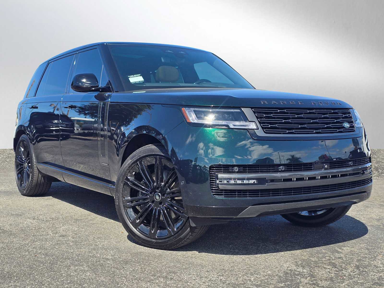 Used 2025 Land Rover Range Rover Long Wheelbase Autobiography image 1