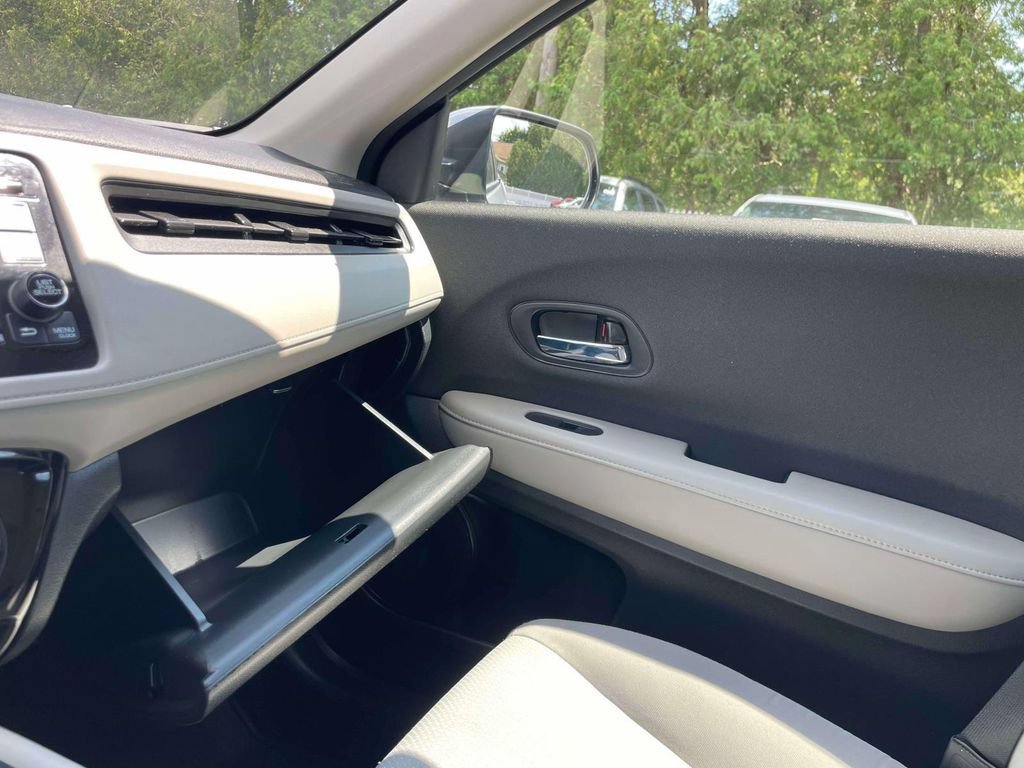 Certified 2021 Honda HR-V LX image 33