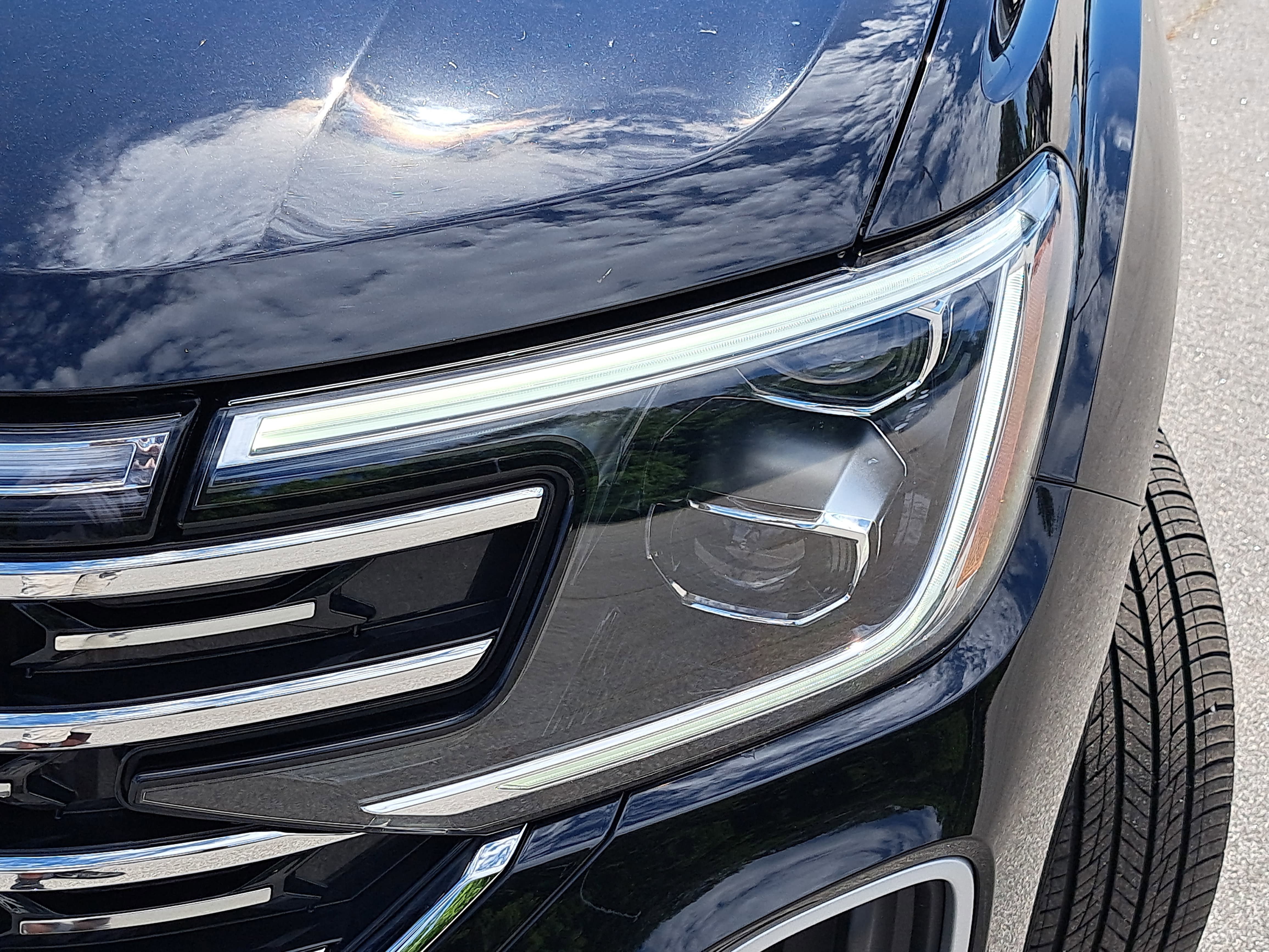 Certified 2025 Volkswagen Atlas SEL image 31