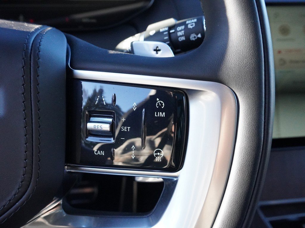 Used 2025 Land Rover Range Rover SE image 45