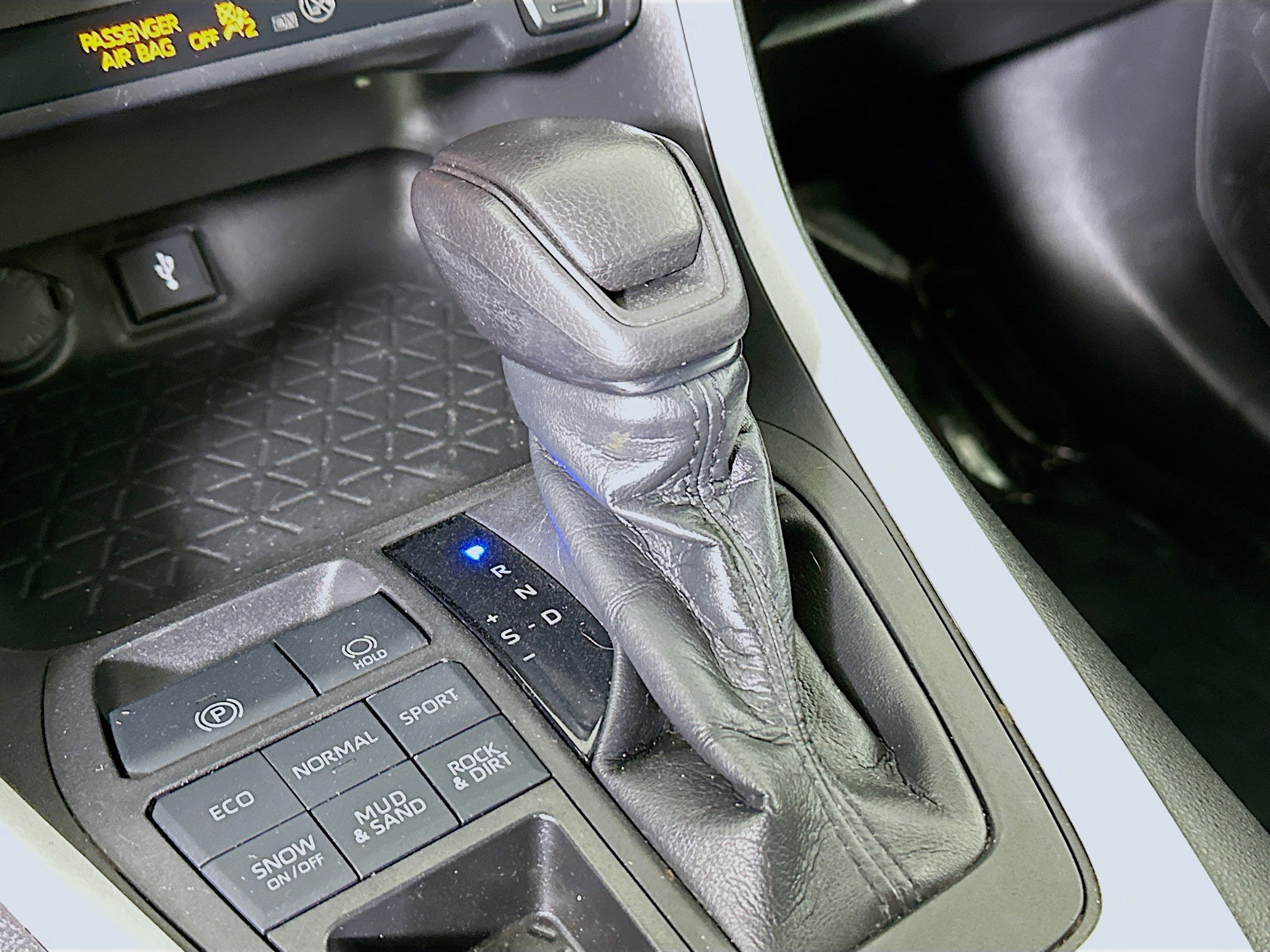 Used 2021 Toyota RAV4 LE image 20