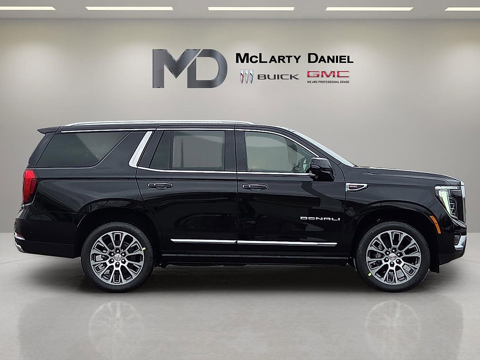New 2026 GMC Yukon Denali w/ Sun & Power Step Package image 6