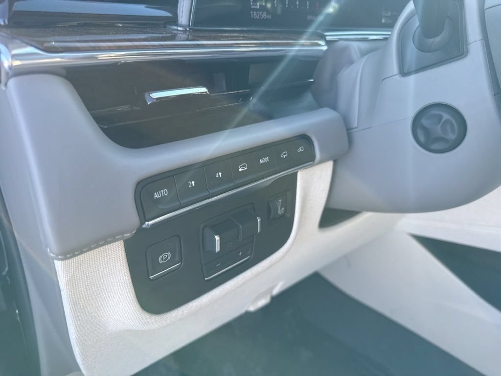 Used 2024 Cadillac Escalade ESV Sport Platinum AWD/4WD image 17