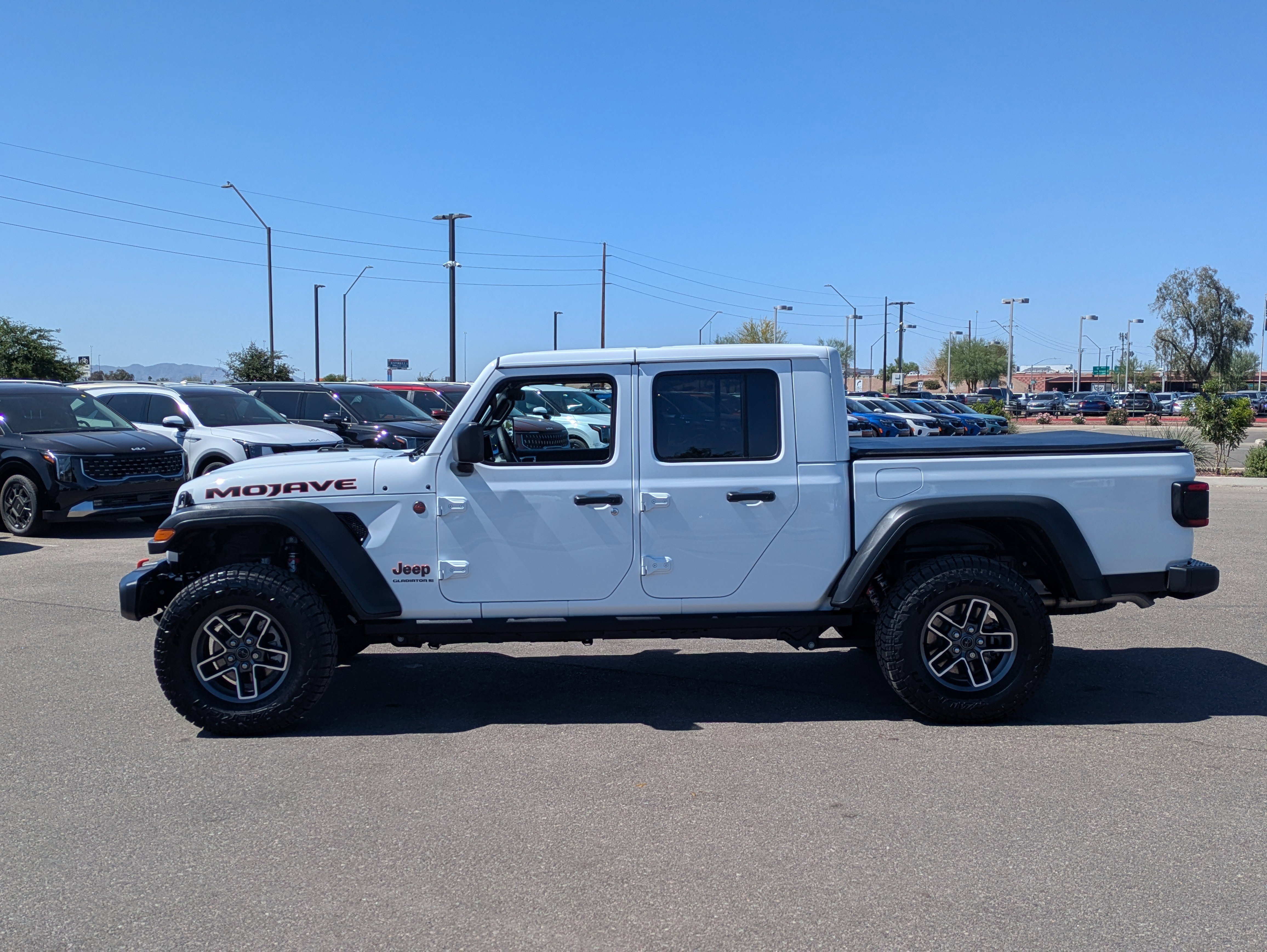 Used 2025 Jeep Gladiator Mojave image 2